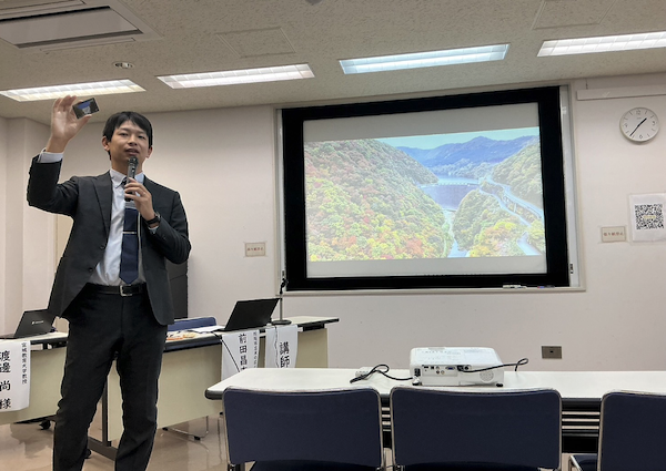 大崎市の江合川の上流の空撮による説明
