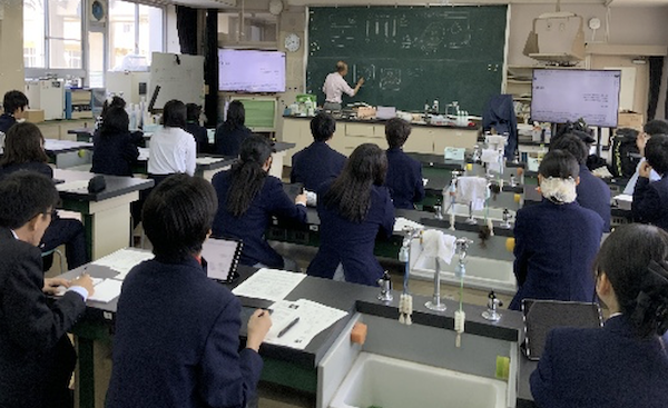 データ分析についての講義の様子
