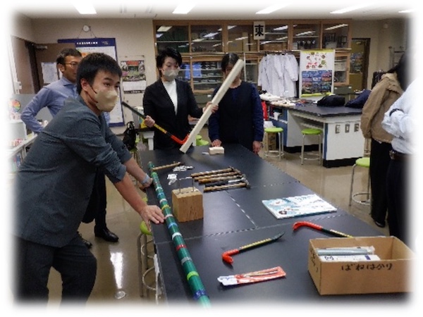 てこについて道具を揃え実験した様子